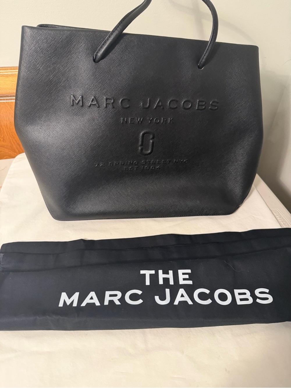 Marc Jacobs Logo Shopper East West Tote Bag Saffiano Leather Black with Duster